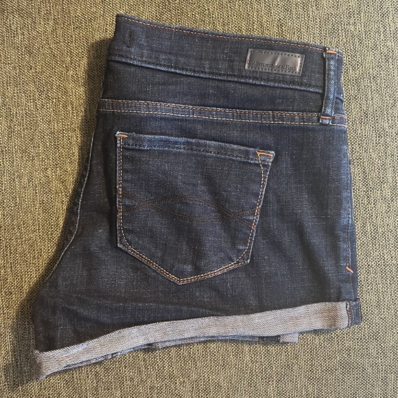 Dark wash Abercrombie short jean shorts - Picture 3 of 6